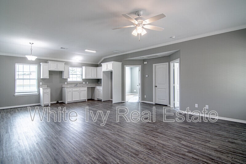 Photo - 100 Shorewood Dr