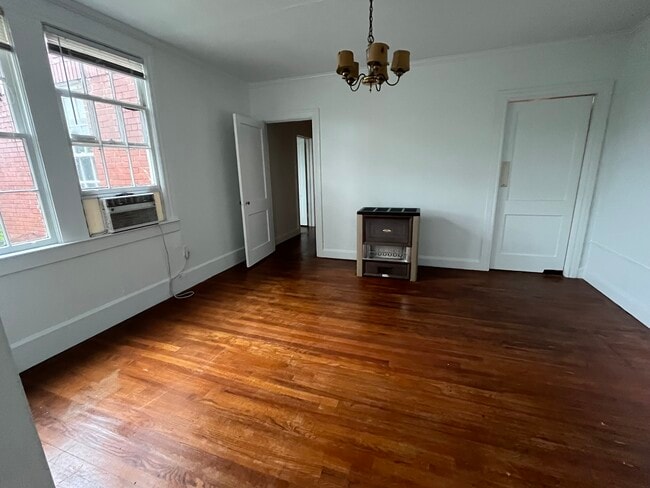 Photo - 305 N Jefferson St NE Unidad D