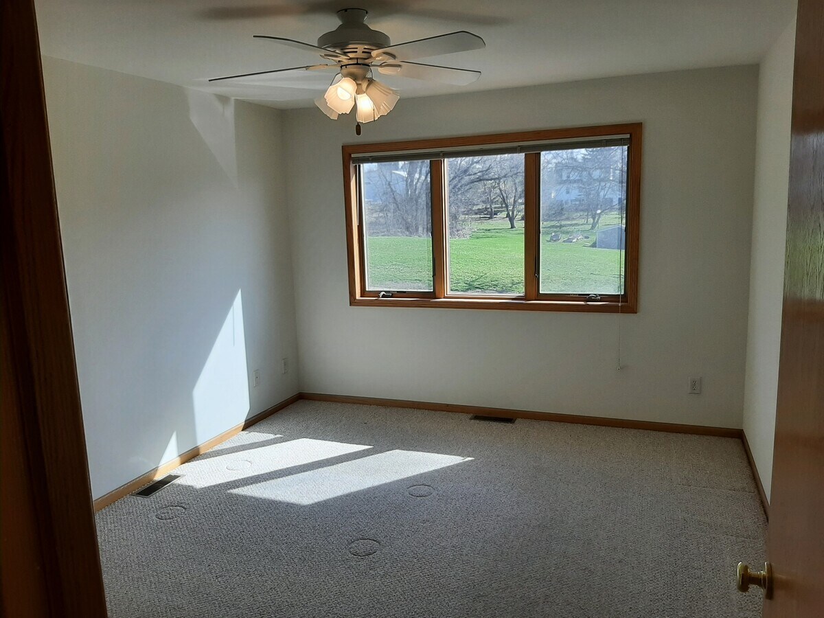 Photo - 110 Maple Ct