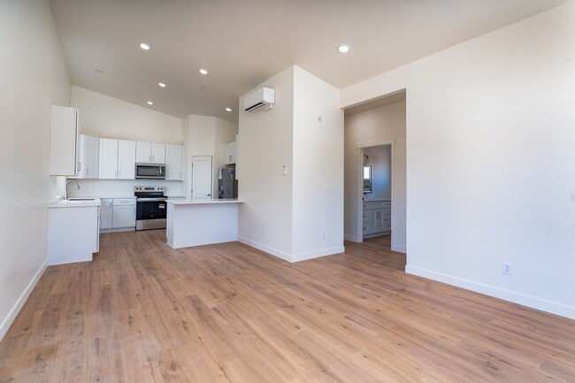 Photo - 534 Mockingbird Ln