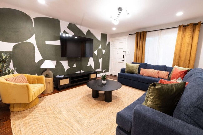 Photo - 725 Peddie St Unit ID1257756P