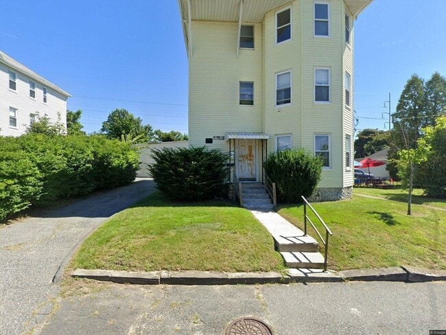 Building Photo - 2 Rockdale St Unit 2