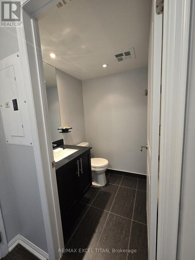 Photo - 400 Adelaide St E Unité 1715