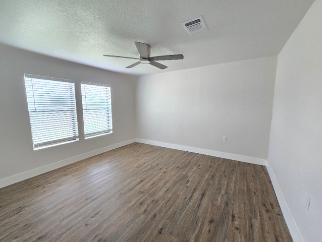 Photo - 607 E 12th St