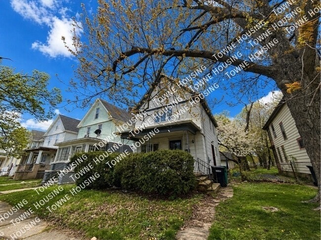 Building Photo - 784 15th St