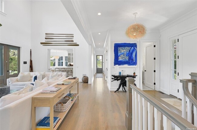 Photo - 52 Quogue St