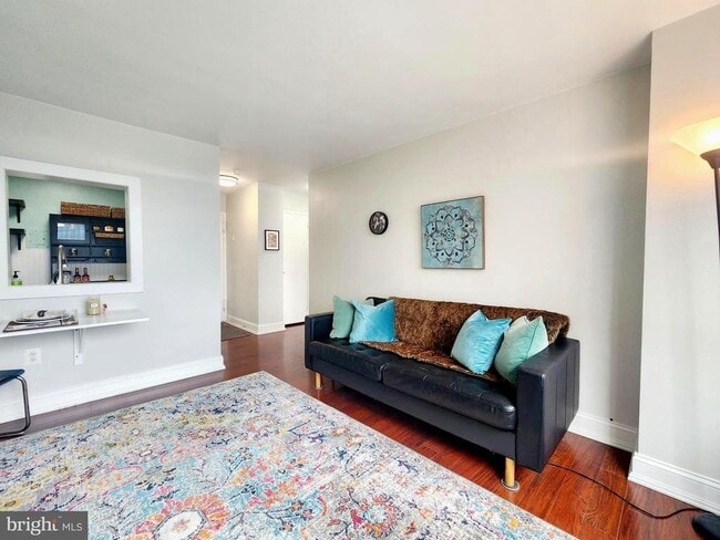 Building Photo - 1121 Arlington Blvd Unit 928 Rental