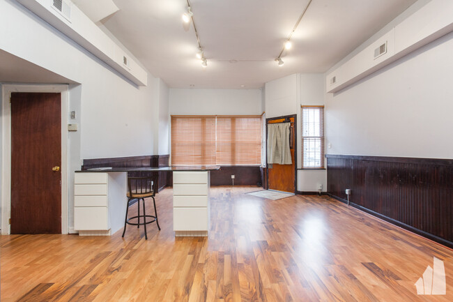 Photo - 2459 N Ashland Ave Apartment Unit 1F