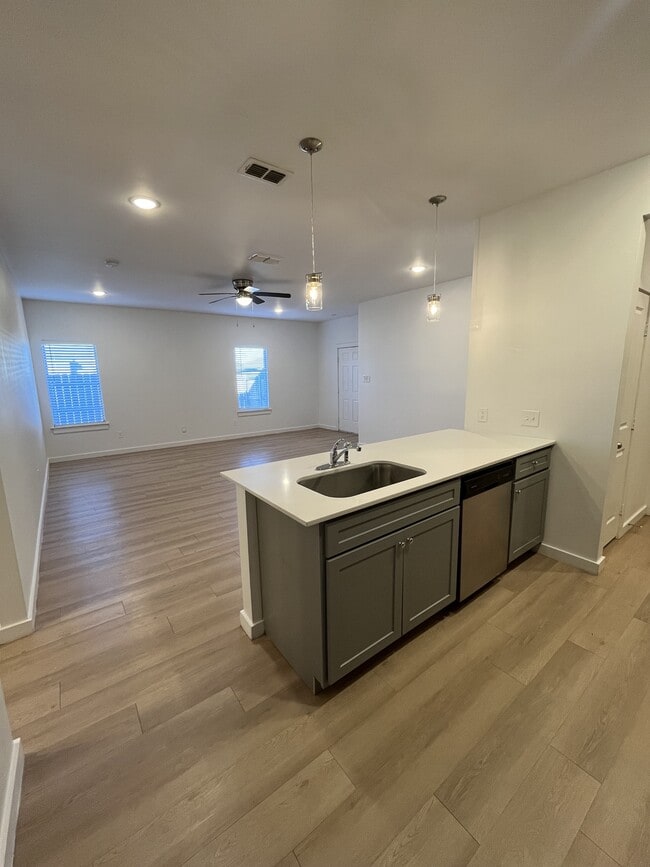 Photo - 5519 Itasca St