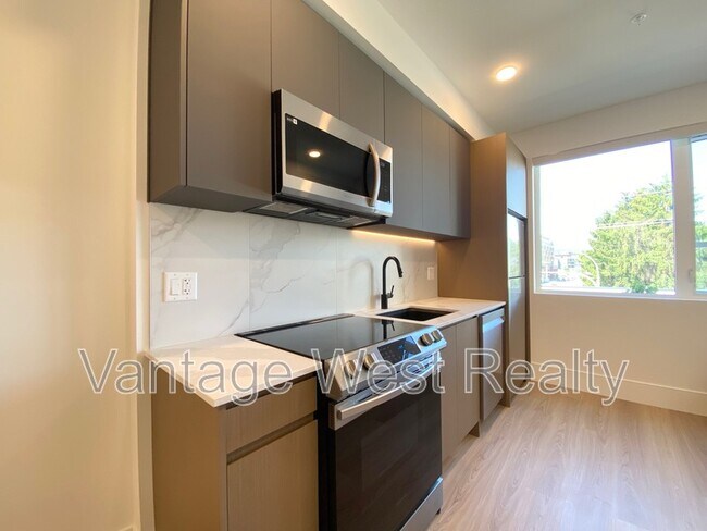 Photo - 720-720 K. L. O. Rd