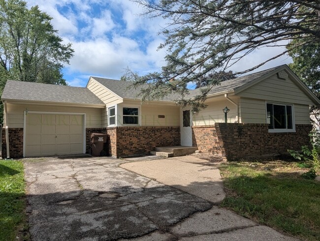 Building Photo - 1904 Wisteria Rd Rental