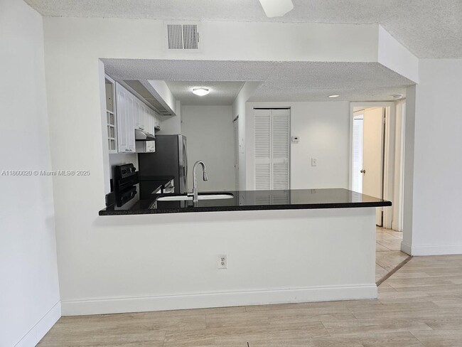 Building Photo - 18830 NW 57th Ave Unit 203 Rental