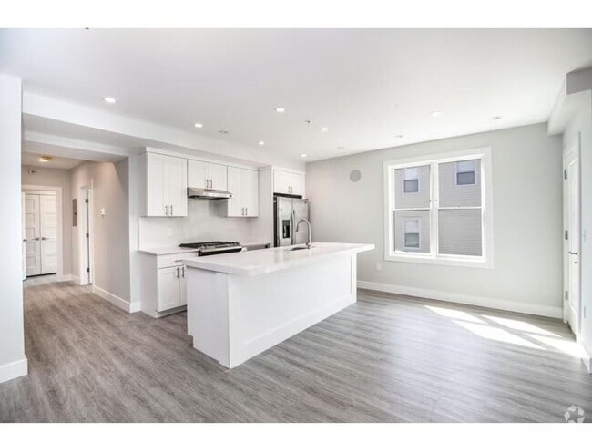 Building Photo - Stunning 2 Bd 1.5 Bath with Garage Parking... Unit 9 Rental