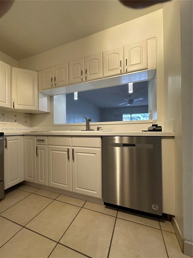 Photo - 4100 N 58th Ave Unidad 210