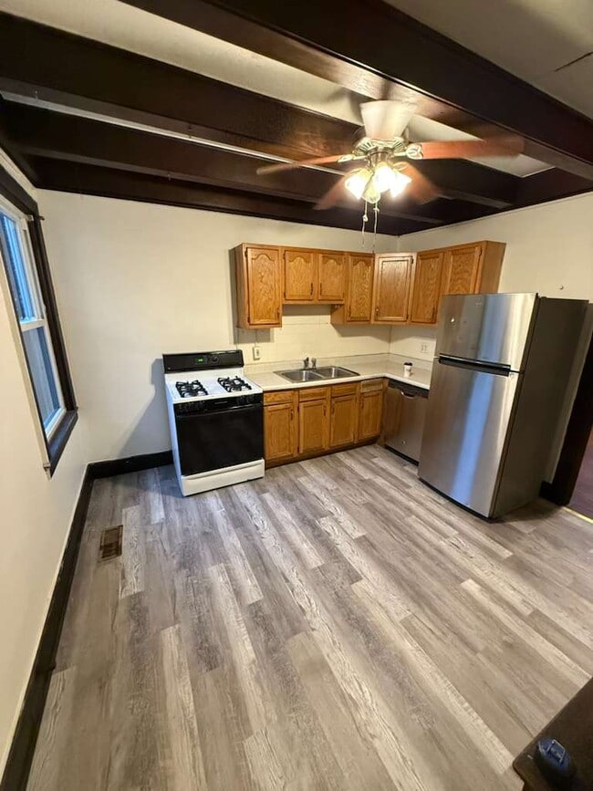 Photo - 390 N McKean St