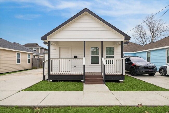 Photo - 3342 Simmons St