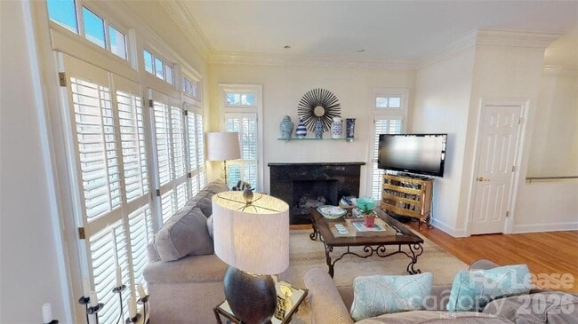 Photo - 1141 Dilworth Crescent Row