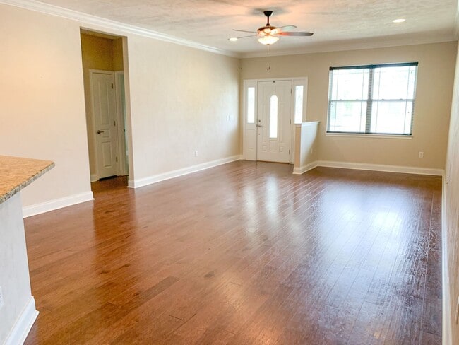 Photo - Oak Ridge Home - 3 Bed 2 Bath Home