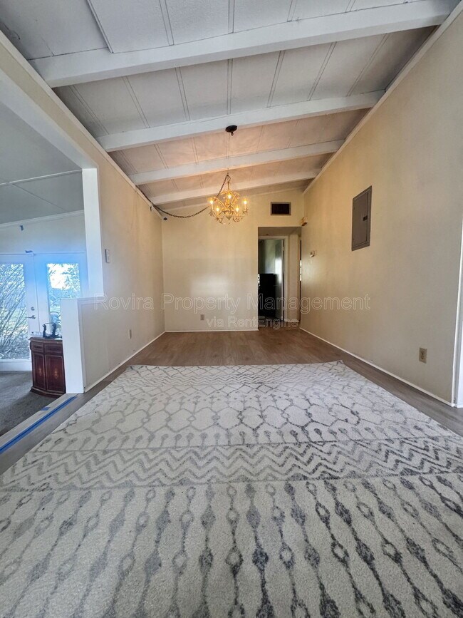 Photo - 627 E Warner St