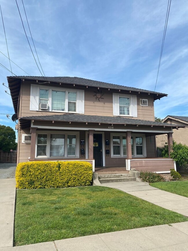 1 bedroom in Oakdale - 1 bedroom in Oakdale Apartment Unit #B