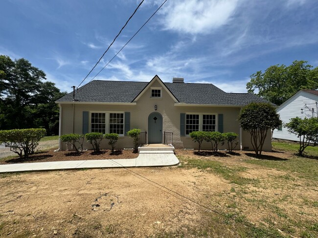 Photo - Renovated 3/2.5 House with bonus room in South Rome- $1,795