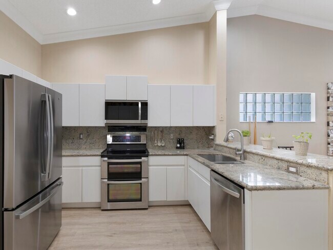 Photo - 9734 Harbour Lake Cir