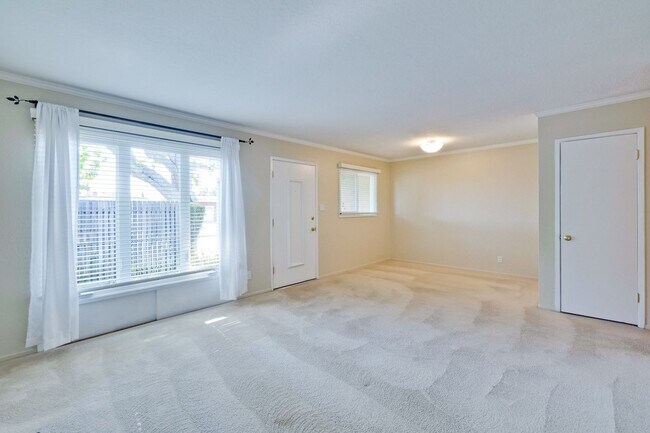 Photo - Excellent 4 bed 2.5 Bath Single Family Home!