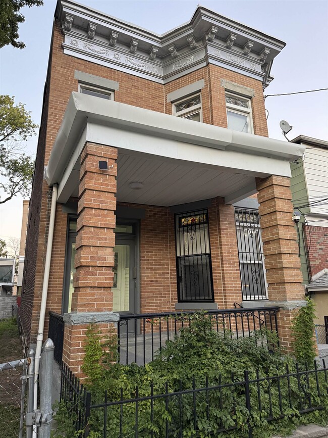 Building Photo - 128 35th St Unit 3
