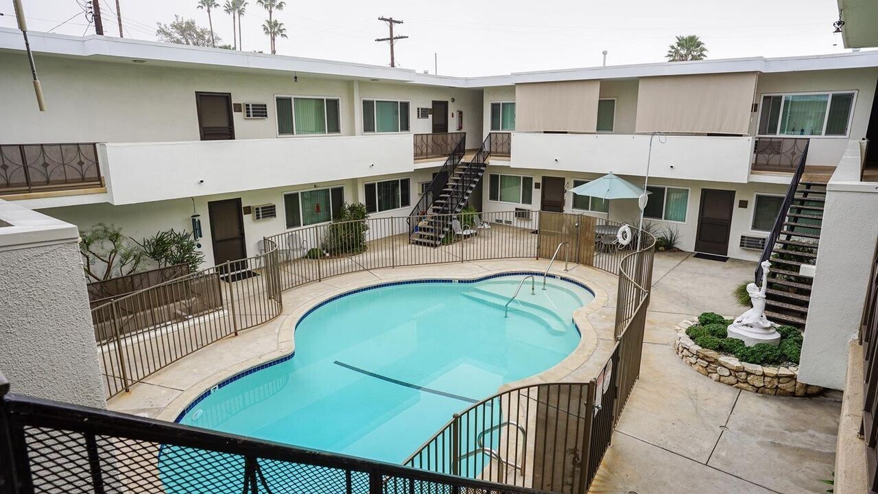 Photo - Beverly Arms