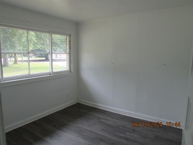 Photo - Appliances included