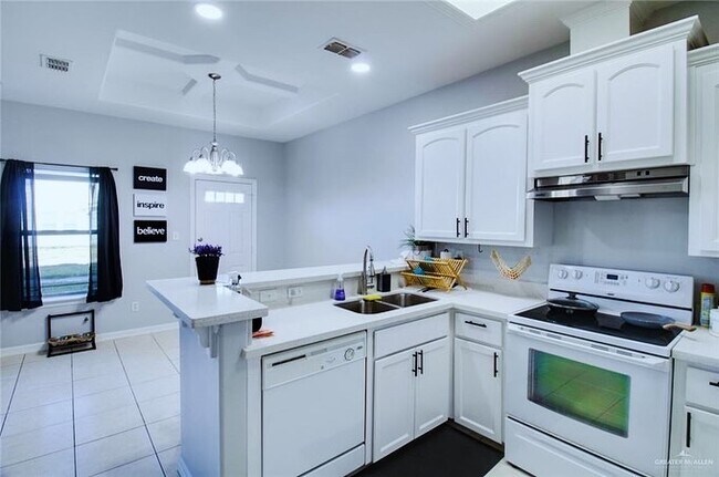 Kitchen - 3119 Scotland Dr Unit 2