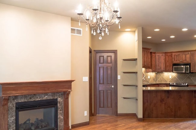 Photo - 1100 Oaktree Pl