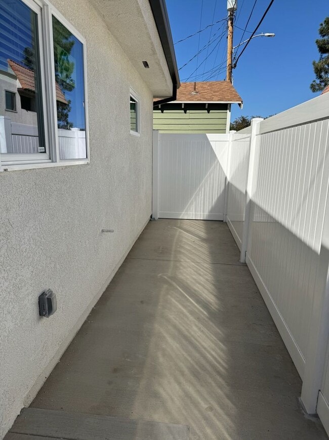 Photo - Stylish Newhall ADU | Modern Comfort Meets... Unidad 10