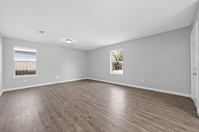 Photo - 7521 Dyer St