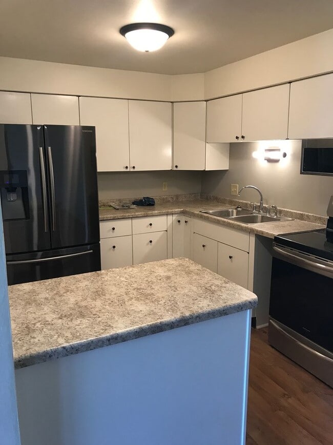 Photo - 2 Bedroom Lower with Heat & Water Included in Neenah Unit #3