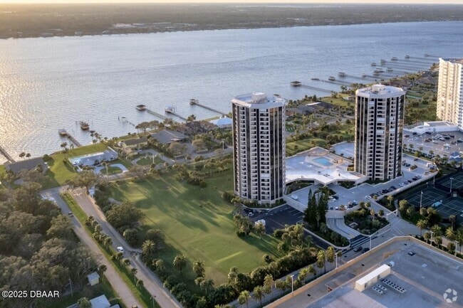 Building Photo - 1 Oceans W Blvd Unit 7A2 Rental