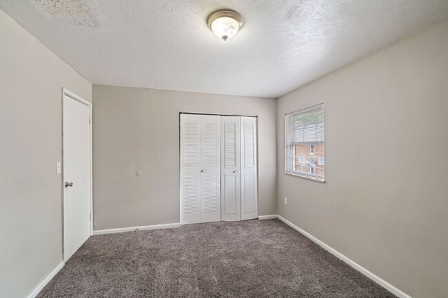 Colonial Oaks Apartments