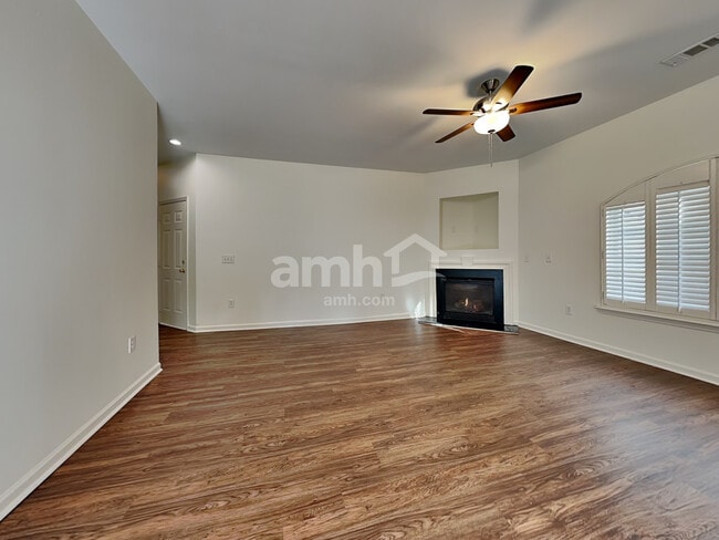 Photo - 300 Pemaquid Ct