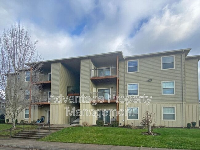 Photo - 519 Catron St N