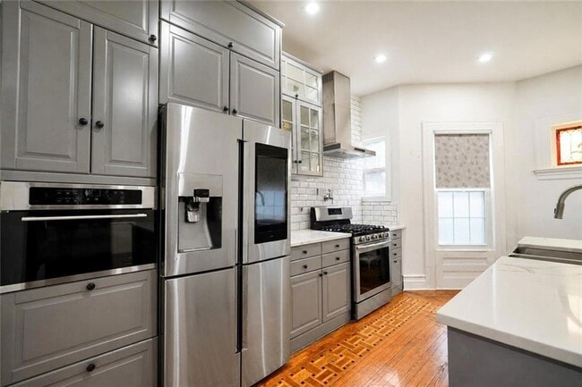 1112 Beverley Rd