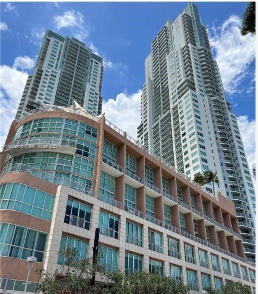 Photo - 253 NE 2nd St Unidad 2408 Rental