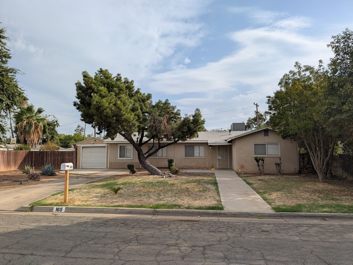 Centrally located home at Herndon and HWY ... - Centrally located home at Herndon and HWY ...