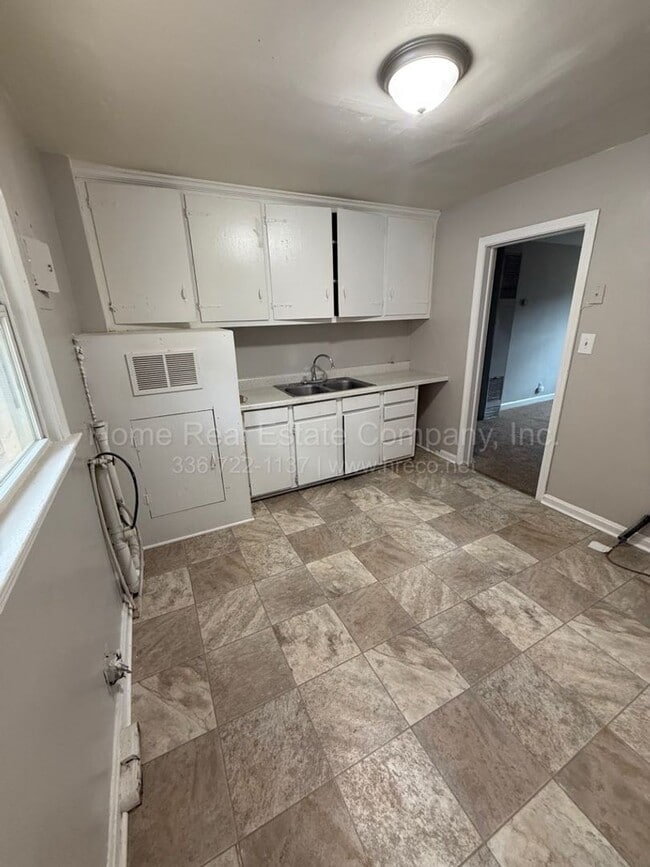 Building Photo - 1447 Clark Ave Unit 1447-A Rental