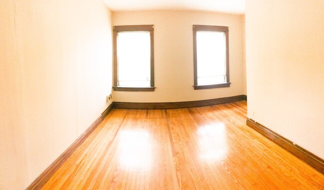 Building Photo - Newly Renovated 2 bed/1 bath! Ask About Ou... Rental