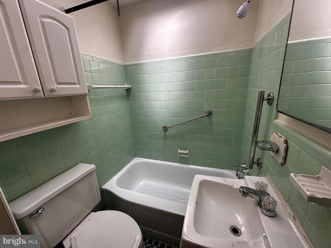 Photo - 5241 Ditman St