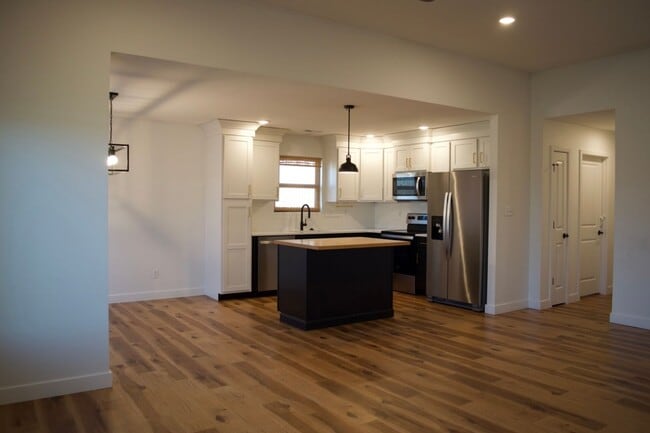 Photo - Modern 3 Bed 2 Bath House in Willow Falls!