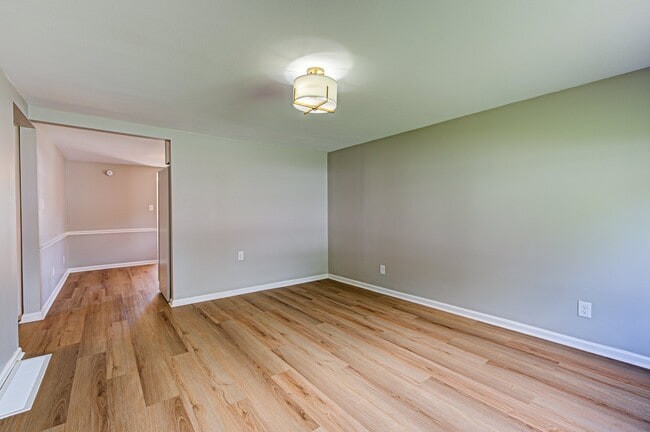 Photo - 241 Kahl St