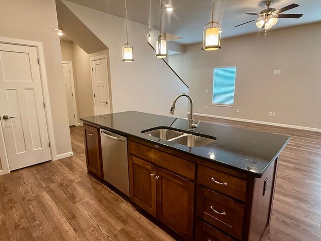 Photo - Large 3 Bed, 2 Bath in Beautifully Well-Maintained Neighborhood