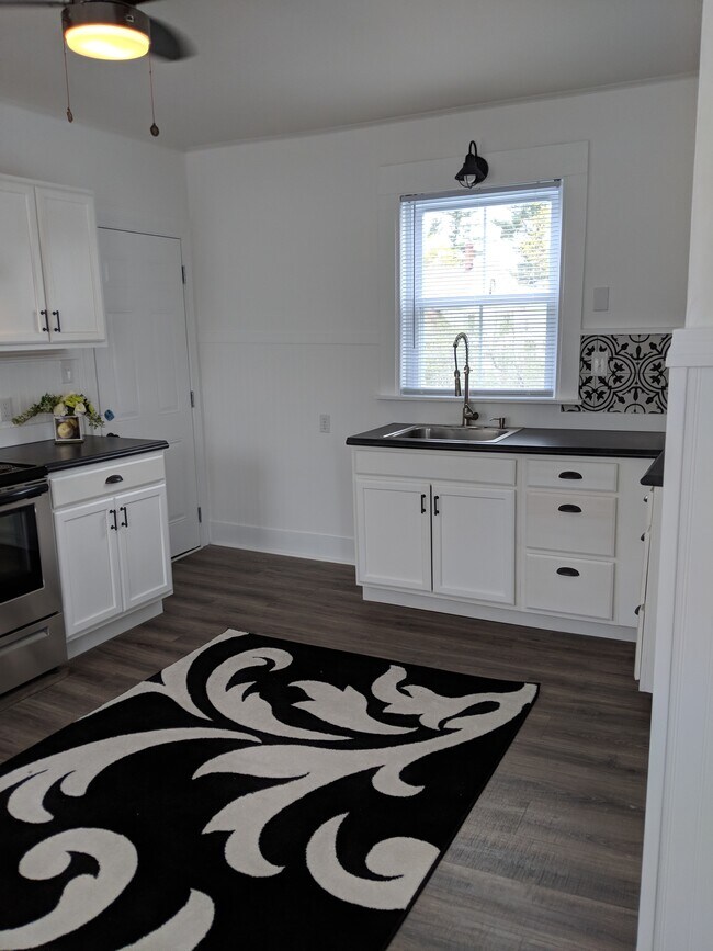 8 Pleasant St Unit 3