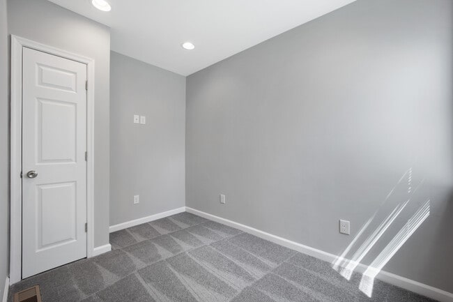 Photo - 1451 N Dover St